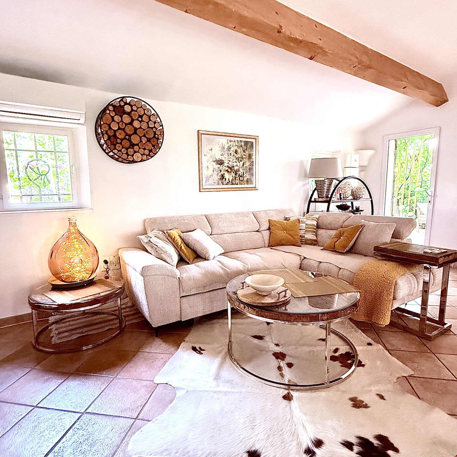 Living room at Villa Augflor, French Riviera
