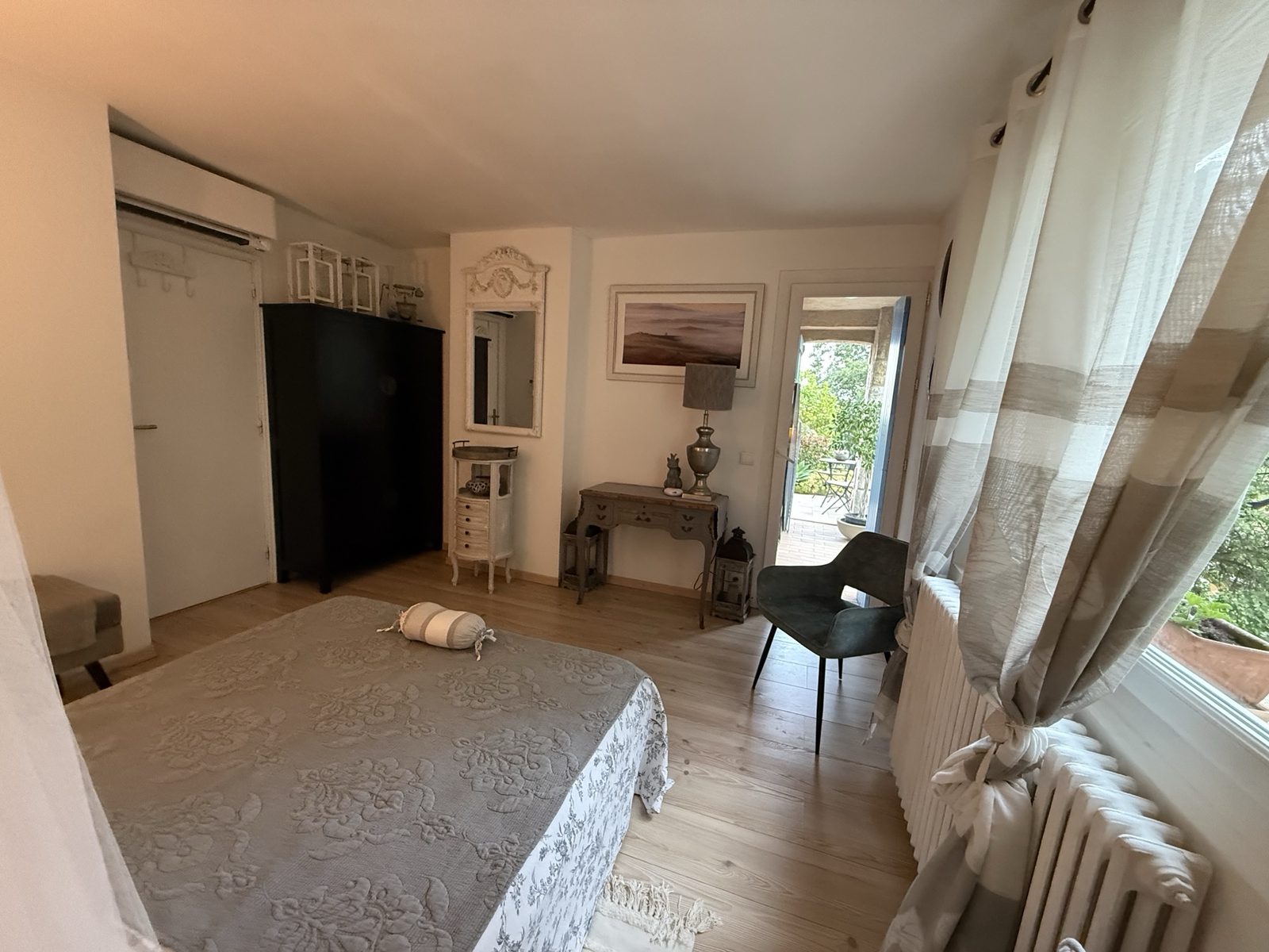 Provence ground-floor bedroom at Villa Augflor