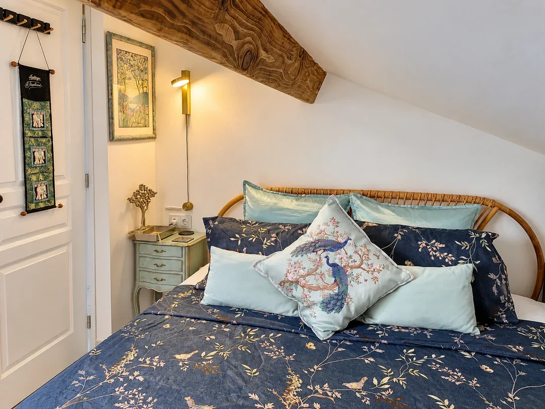 Asian double bedroom in the loft at Villa Augflor