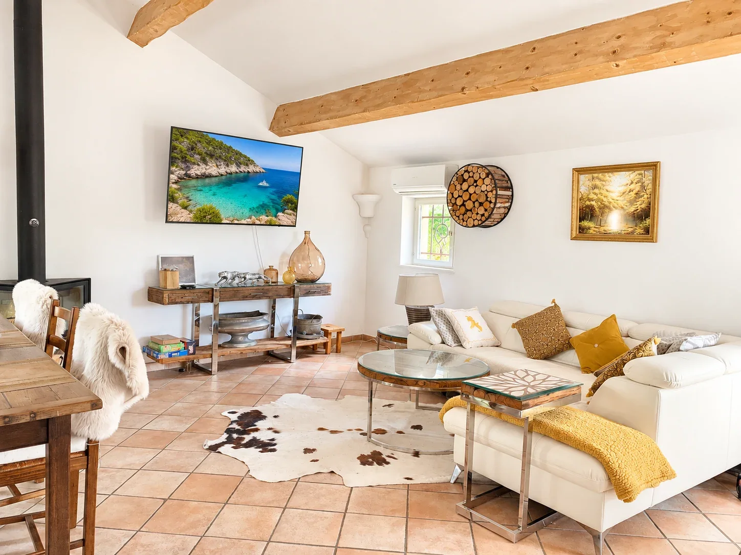 Villa Augflor living room with exposed wooden beams, a white corner sofa and an adjoining dining area
